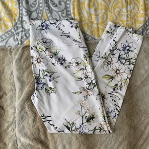 Victoria’s Sport floral legging 7/8 length